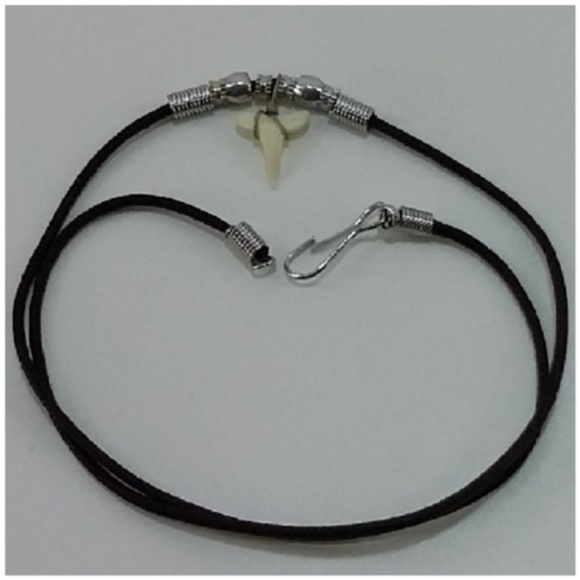 Glow In the Dark Pendant Necklace. - Picture 4 of 8